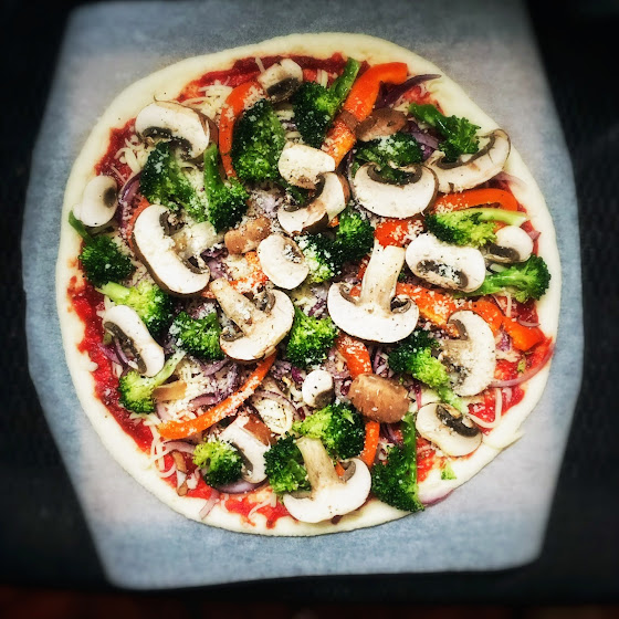 Veggie, vegetable, vegetarian, pizza, recipe, broccoli, red onion, homemade, New York style crust, homemade tomato sauce