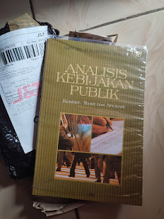 Analisis Kebijakan Publik (konsep teori dan aplikasi), karya Drs. AG. Soebarsono, M.Si., MA