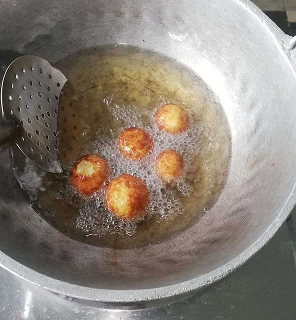 ගුලාබ් ජමුන් හදමු 😋😋 (Gulab Jamun) - Your Choice Way