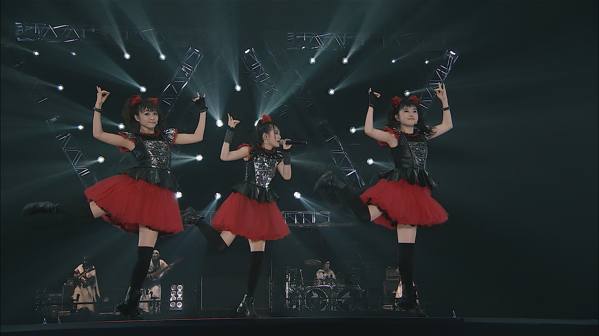 BABYMETAL performing Catch Me If You Can