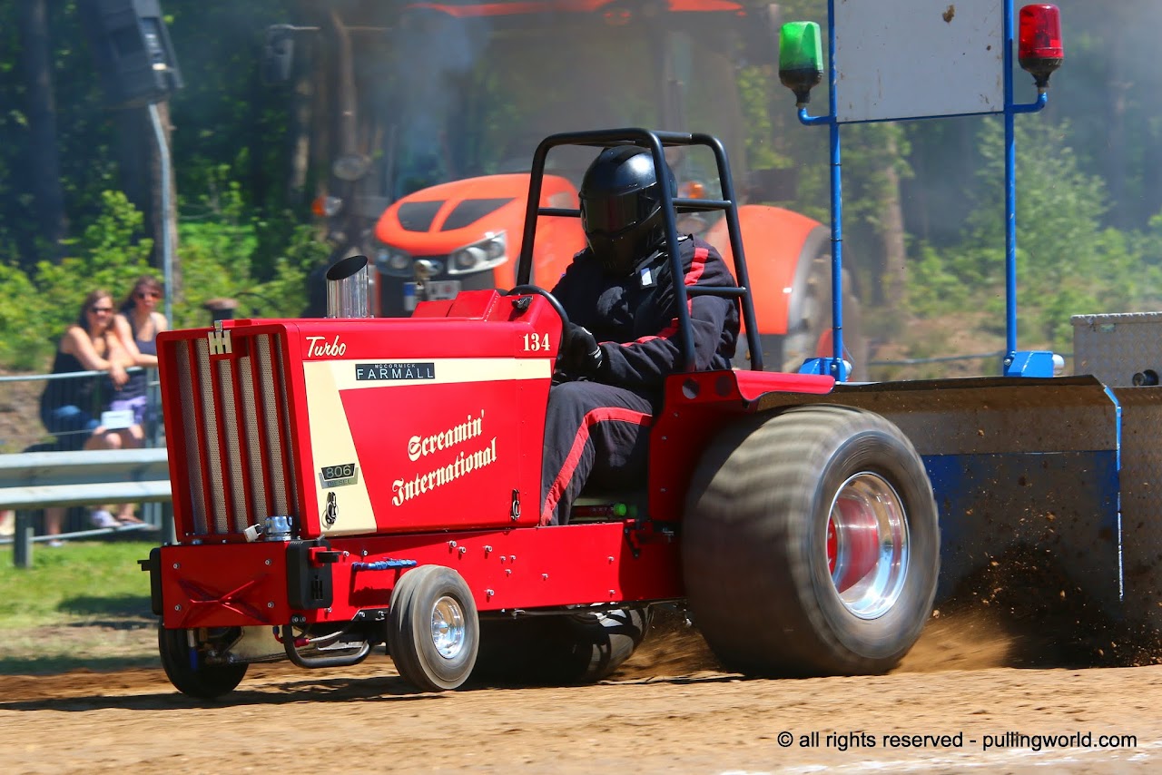 Tractor Pulling News Pullingworld Com The New Screamin