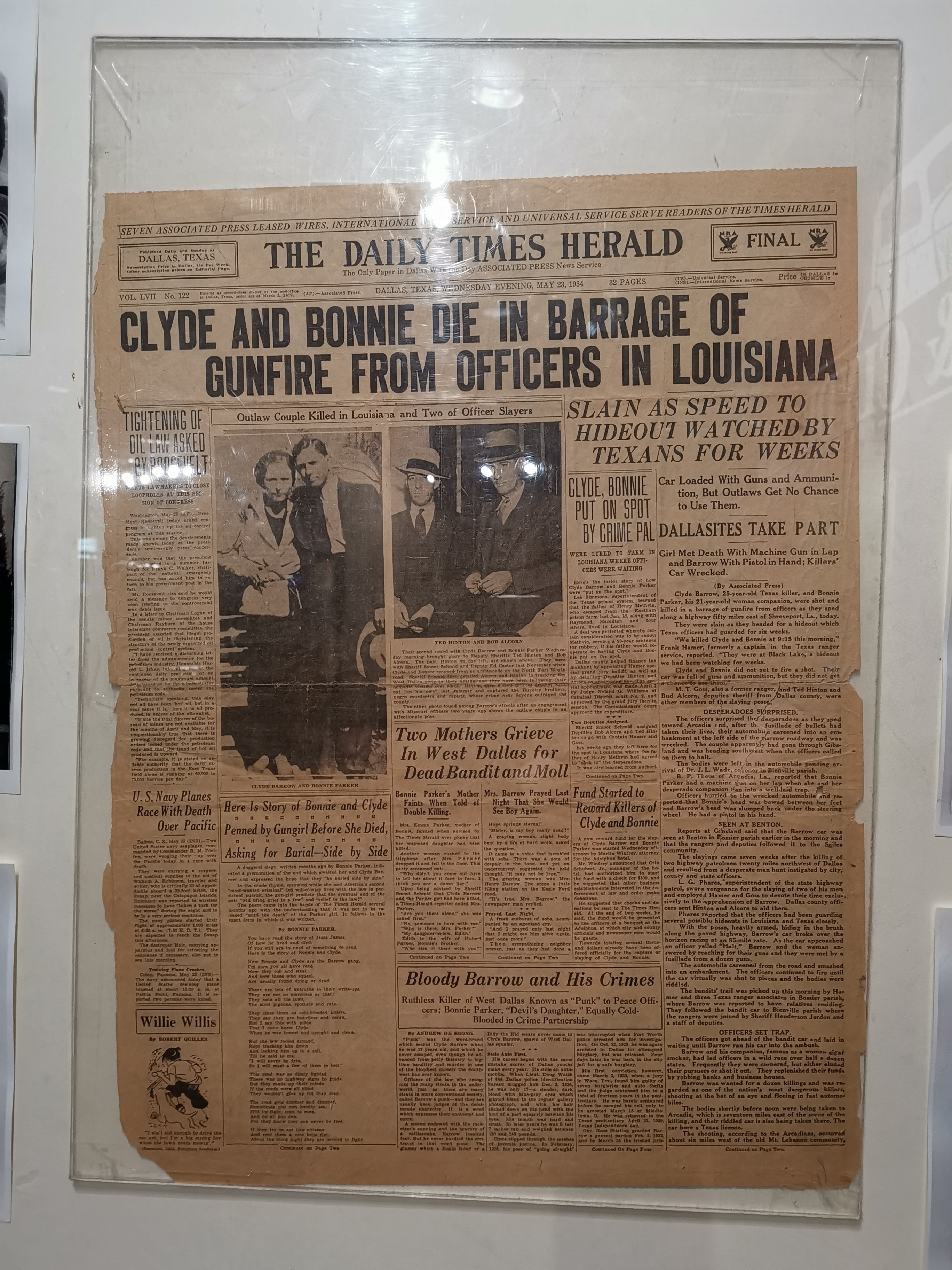 Bonnie és Clyde újságcikk